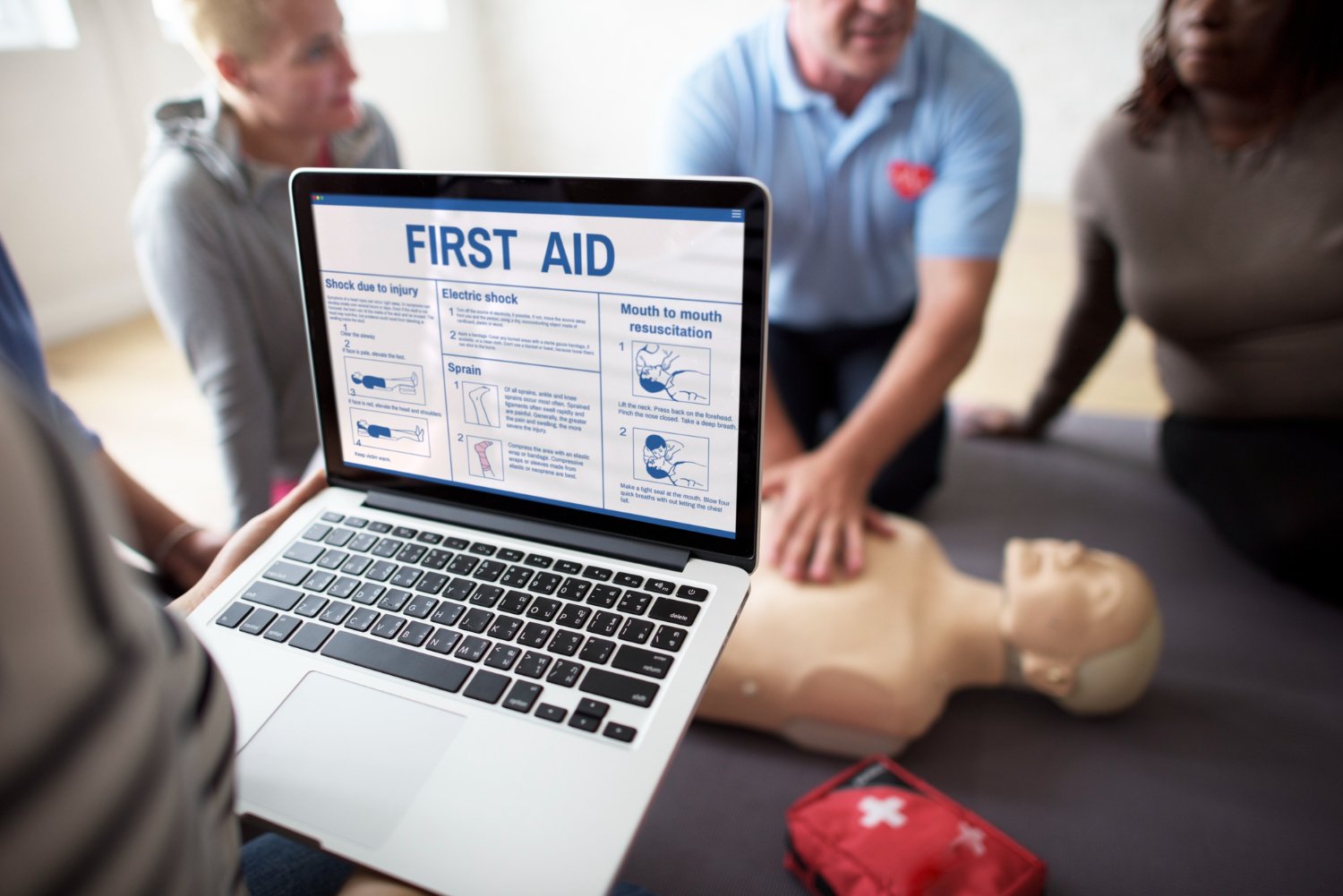 Top 6 Benefits of Enrolling in a CPR and First Aid Training Program